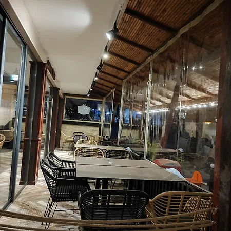 Globus Konukevi Naousa